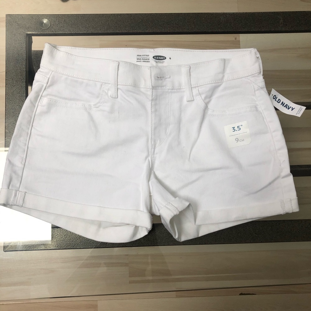 Cute white Old Navy shorts